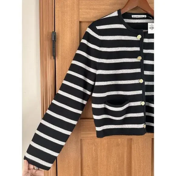 NWT Abercrombie & Fitch LuxeLoft Crew Sweater Jacket Black & Gold Women’s Large - Picture 3 of 11